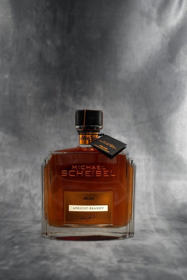 Michaeö Scheibel Apricot-Brandy.jpg